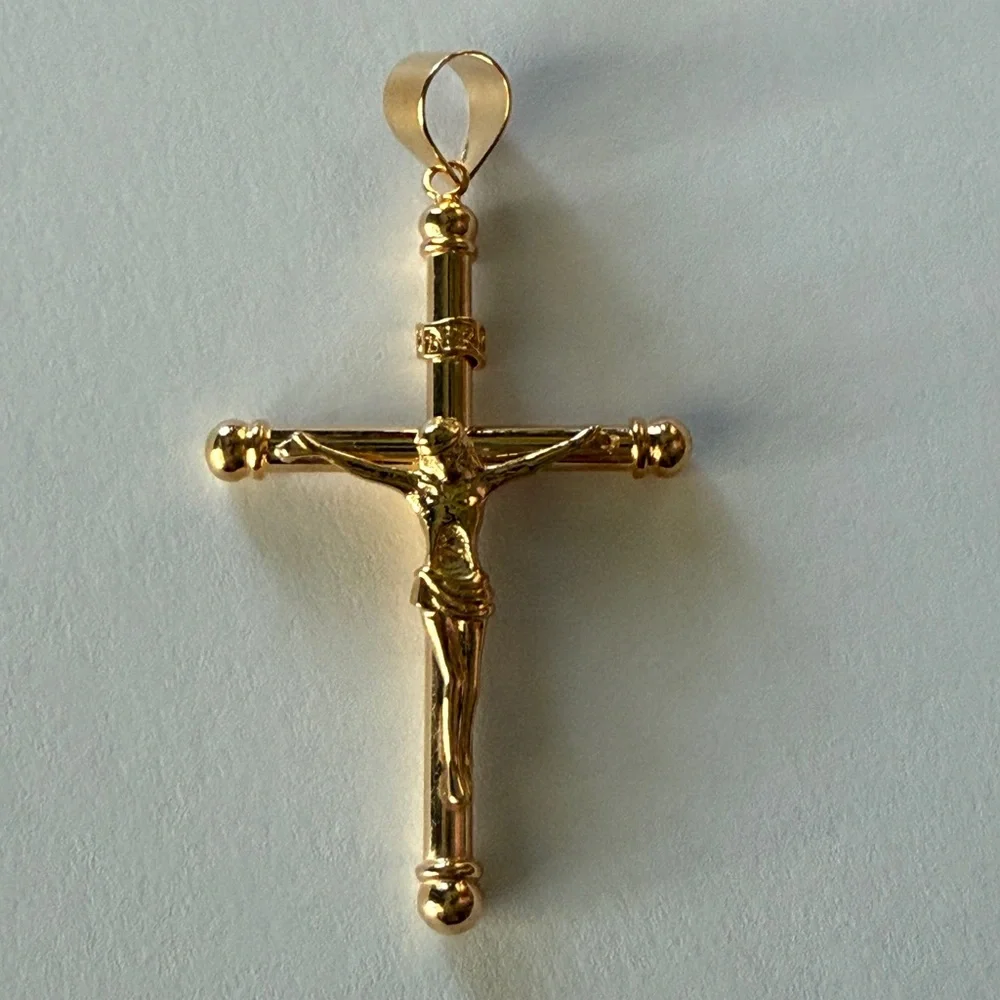 SOLD 🍀 18K Solid Gold Crucifix Pendant - Picture 1 of 6
